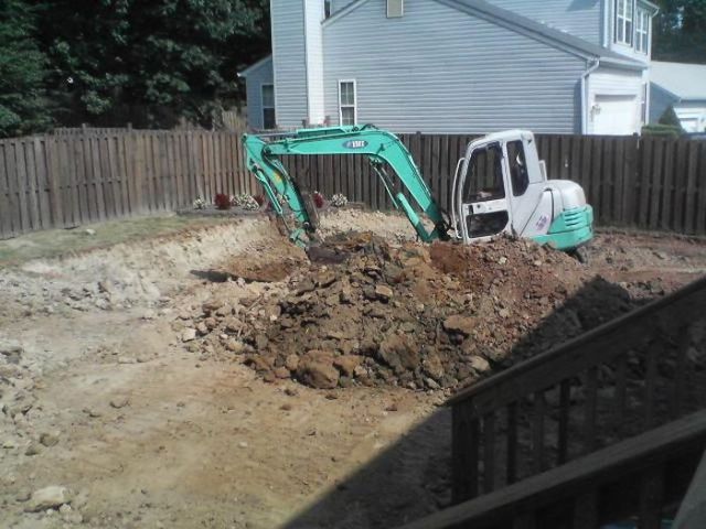 Guy Assembles a Pool by Himself