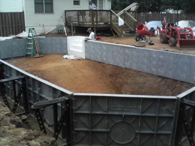 Guy Assembles a Pool by Himself