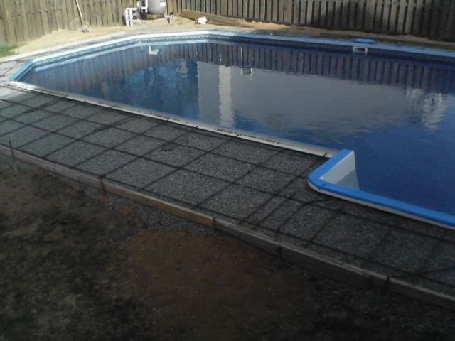 Guy Assembles a Pool by Himself