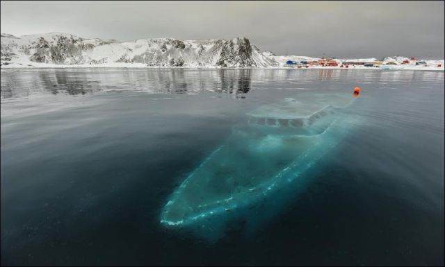 Brazilian Private Yacht Wrecked in Icy Antarctic Waters