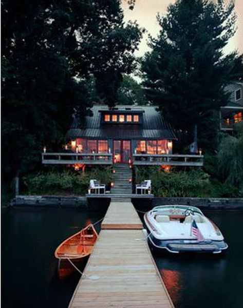Spectacular Houses Near a Lake