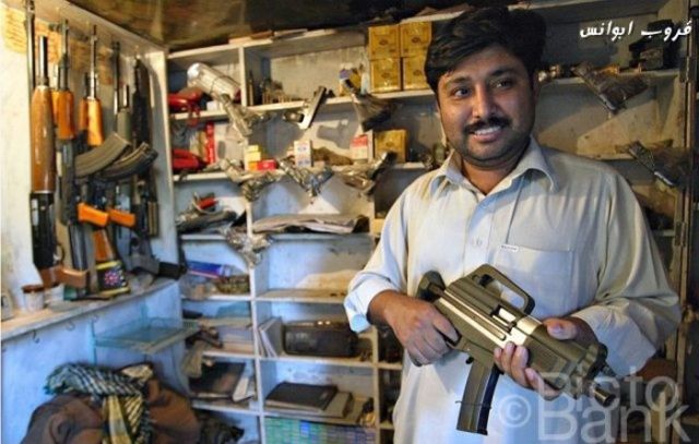 Pakistanis Making Weapons