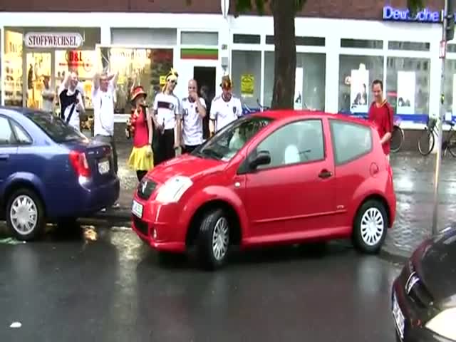Woman Gets Cheered for Parallel Parking 
