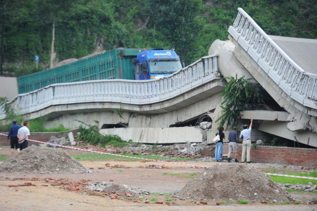 Overloaded Truck Causes Bridge Collapse in China