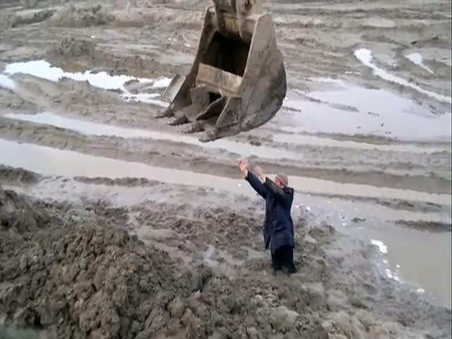 Russian Man Stuck in Mud Gets Rescued 
