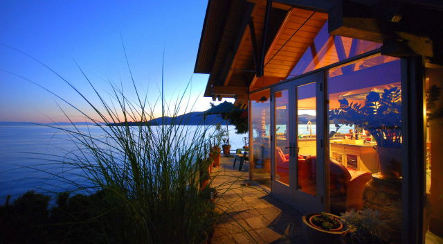 Fabulous Waterfront House in West Vancouver