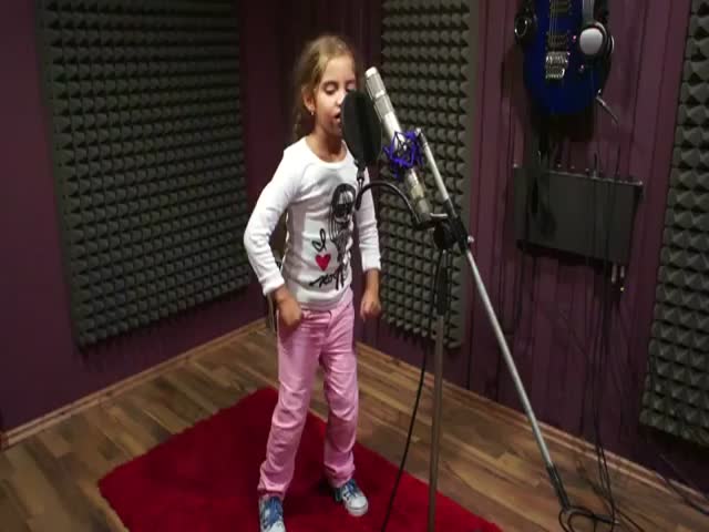 Talented Little Girl Sings on Drum and Bass Music 