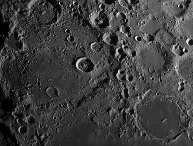 Fantastic Images of Moon Taken from Earth