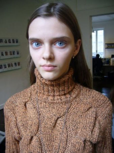 This “Doll-eyed” Model Is a Catwalk Sensation