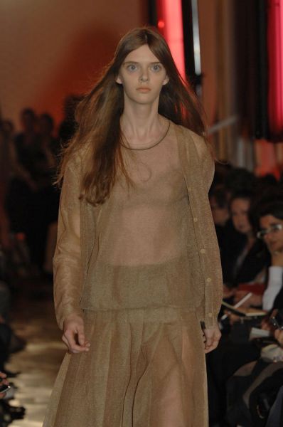 This “Doll-eyed” Model Is a Catwalk Sensation