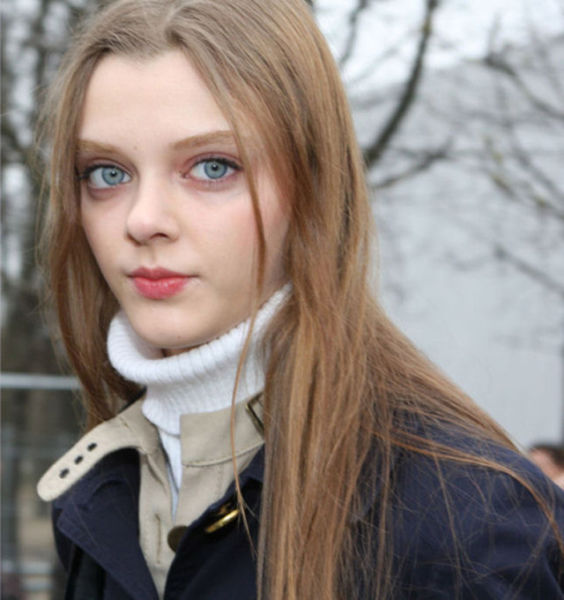 This “Doll-eyed” Model Is a Catwalk Sensation