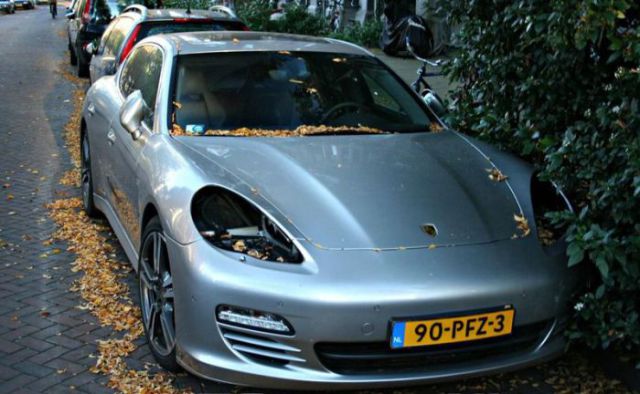 Porsches Get an Unexpected Makeover from Thieves