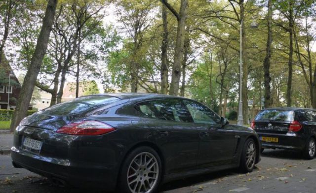 Porsches Get an Unexpected Makeover from Thieves