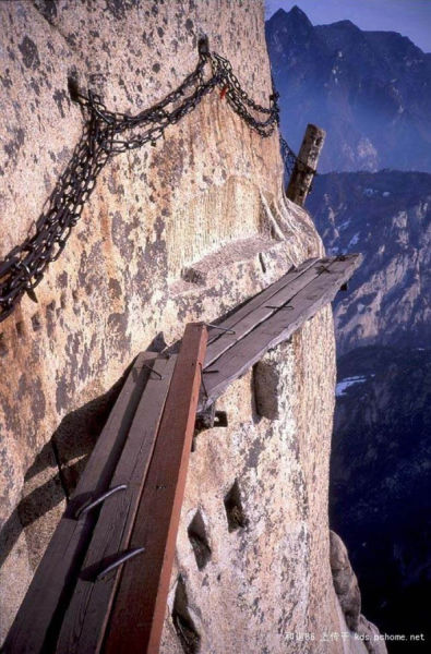 Are You Brave Enough to Attempt This Terrifying Hike?