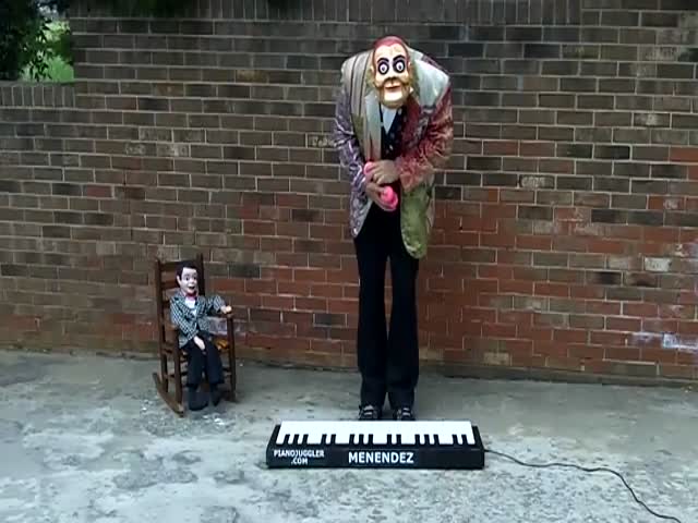 Impressive Piano Juggling Act 