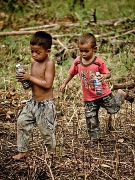 Tarantulas Are a Tasty Treat for Cambodian Children