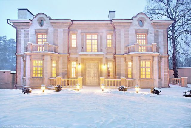 Wealthy Russians Live In These Spectacular Moscow Homes