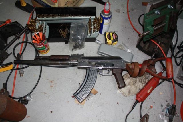 Homemade AK-47 Constructed from Simple Garden Shove (49 pics