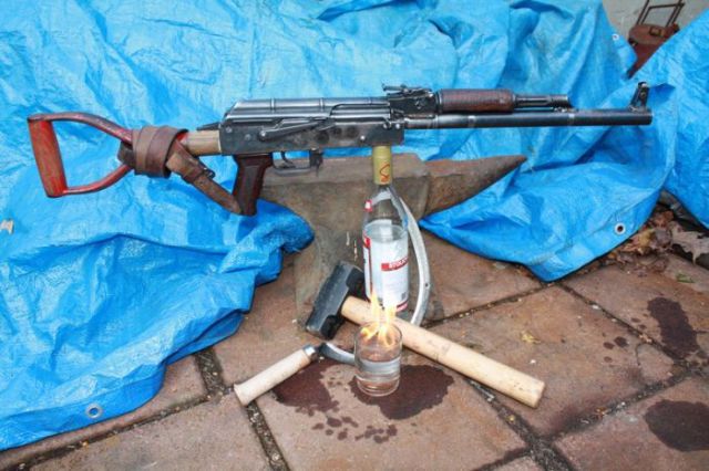 Homemade AK-47 Constructed from Simple Garden Shove