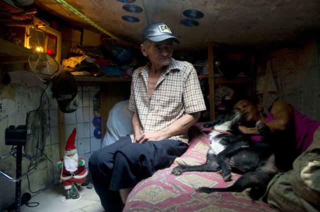 This Poor Colombian Couple Live in Unexpected Place…