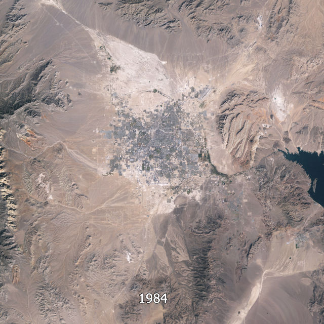 Aerial Photos Show the Growth of Las Vegas