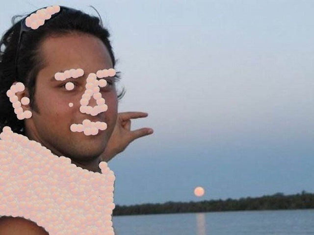 The Best Trolling of "Can Someone Photoshop the Sun Between My Fingers?"
