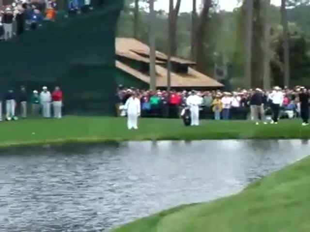 The Most Amazing Golf Shot Ever 