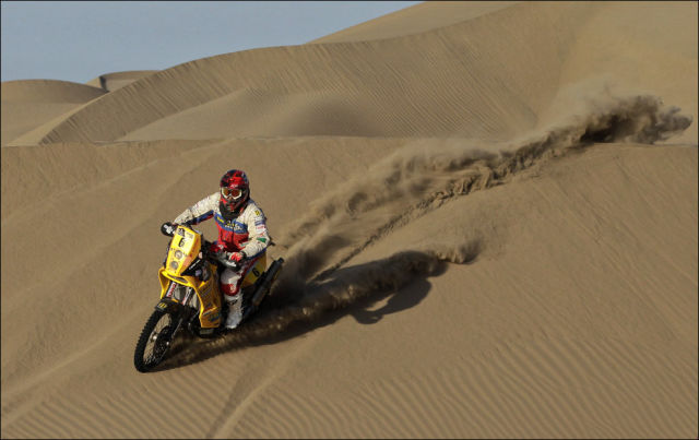 Cool Action Shots of the Dakar 2013 Race