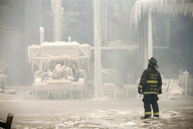 Stunning Photos of Frozen Chicago Fire (16 pics) - Izismile.com