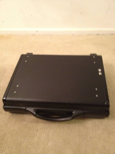 Briefcase Device for Gamers Who Can’t Afford An Expensive Laptop