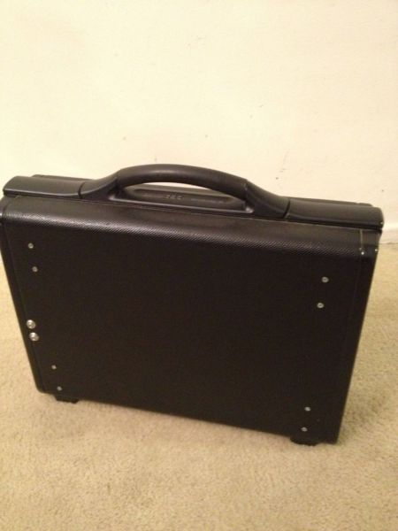 Briefcase Device for Gamers Who Can’t Afford An Expensive Laptop