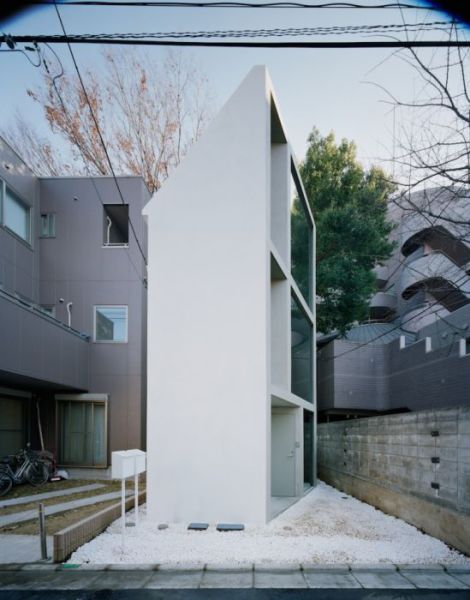 Architects Make the Most of Thin Spaces Using Skinny Buildings