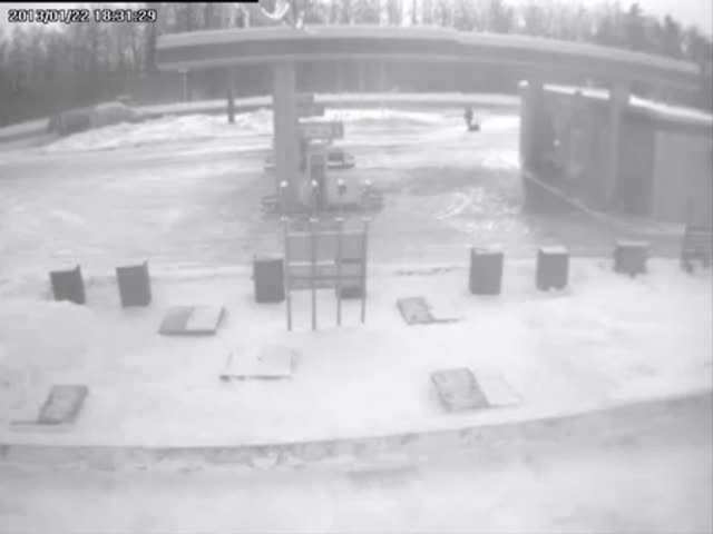 Unfortunate Russian Snow Removal Moment 