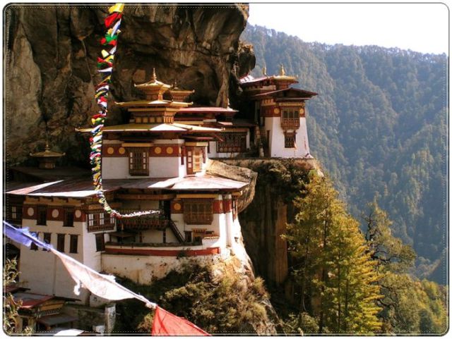 Extraordinary Architectural Design in Magnificent Mountain Temples