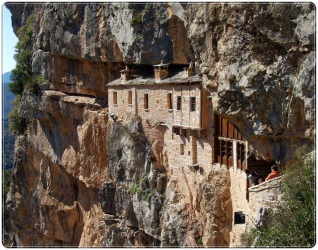 Extraordinary Architectural Design in Magnificent Mountain Temples