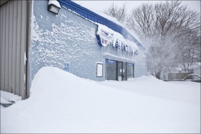 Huge Blizzard Covers US and Canada in Buckets of Snow