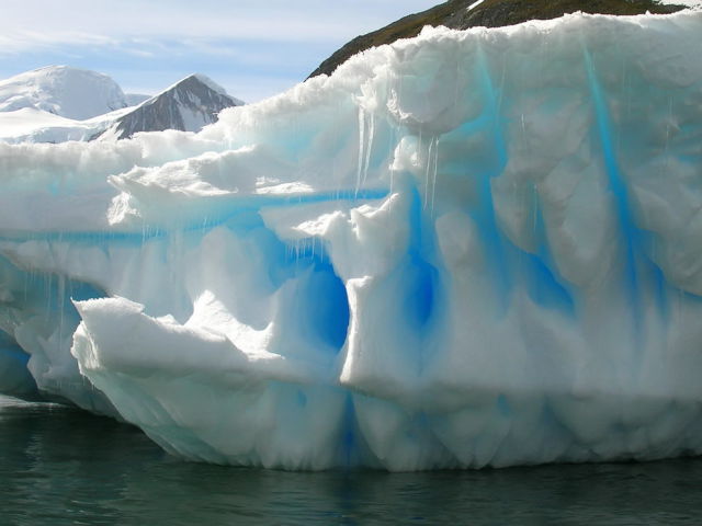 Gorgeous Photos of Stunning Natural Icebergs