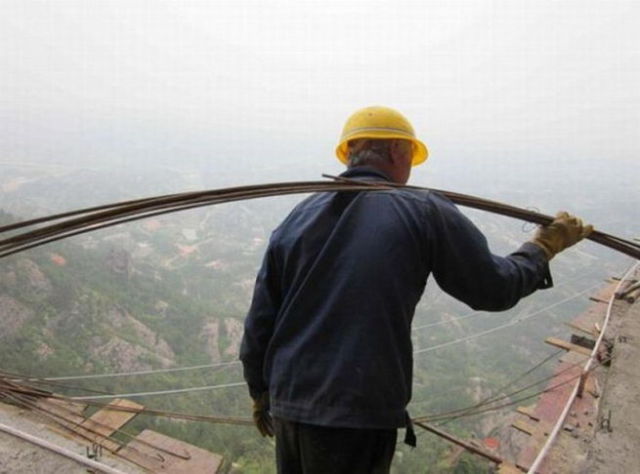 It’s Hazardous Work for Chinese Mountain Road Builders