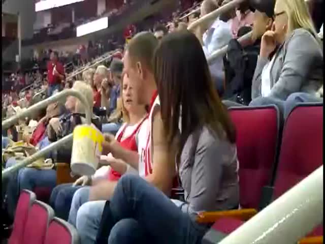 Most Epic Kiss Cam Ever 