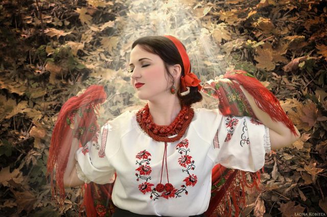Beautiful Slavic Girls in Traditional Outfits (48 pics) - Izismile.com