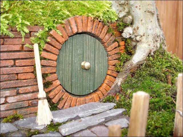 A Very Sweet Bonsai Hobbit House