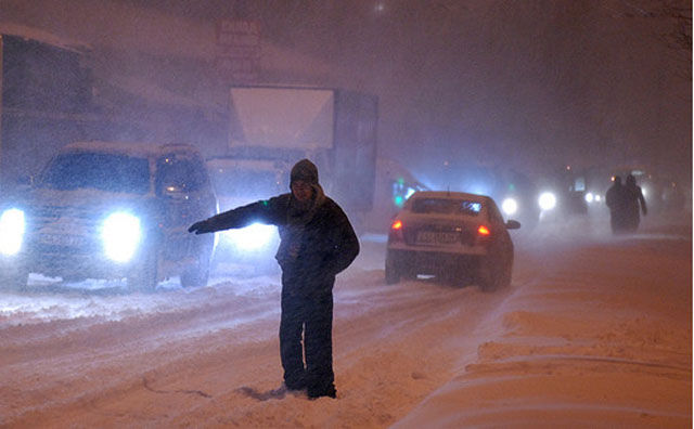 Kiev Experiences Paralysing Levels of Snowfall