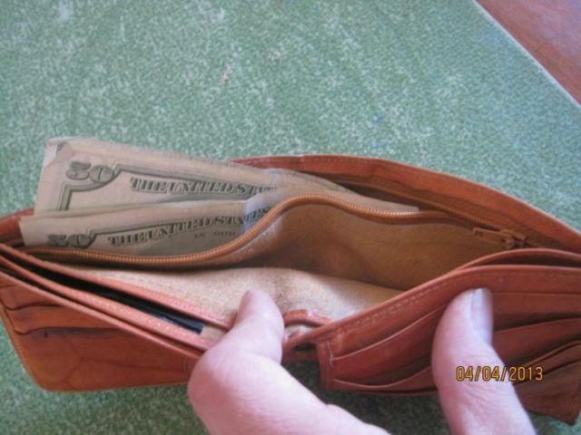 A Wallet That Costs Only 25 Cents Contains Lucky Find