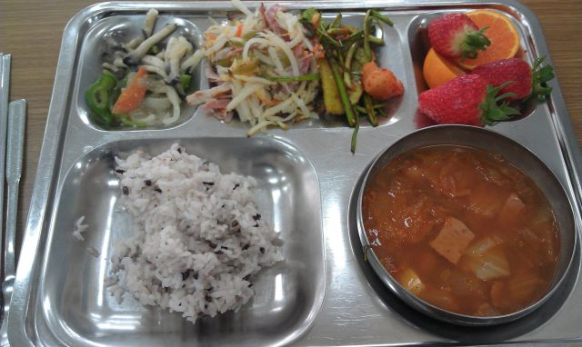 What Korean Private School Kids Get Served for Lunch