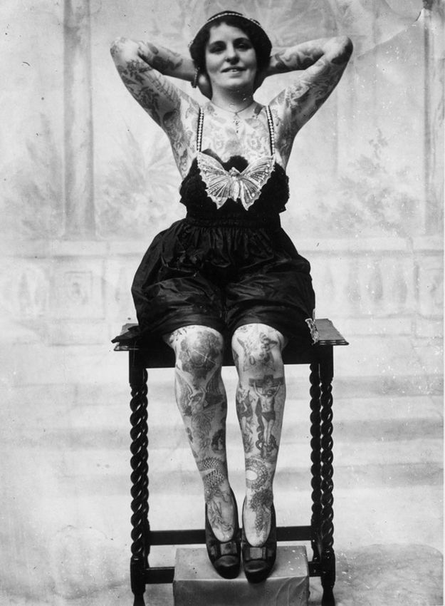 Old-School Photos of Women Rocking Tattoos (16 pics ...