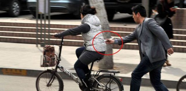 Ingenious Chinese Pickpocketing Method