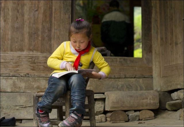 Chinese Kids Brave Danger Every Day So That They Can Go to School