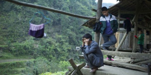 Chinese Kids Brave Danger Every Day So That They Can Go to School