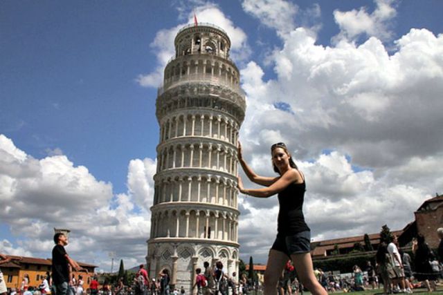 Tourists Should Really Stop Taking These Photos