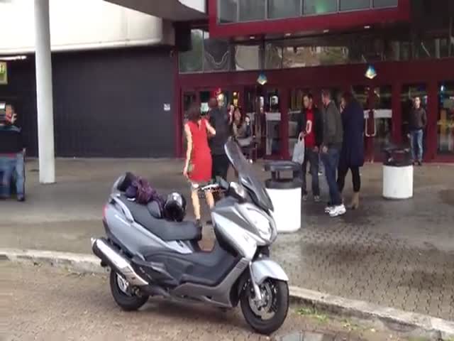 Italian Girl Fight with an Interesting Ending 